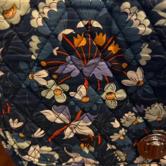 Vera Bradley Saddle Crossbody Turnlock Key Bag in Floral Bursts - Picture 3 of 13